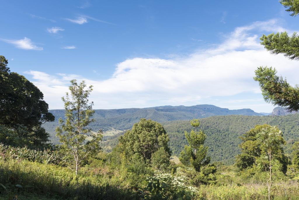 Отель Clouds Safari Beechmont Экстерьер фото